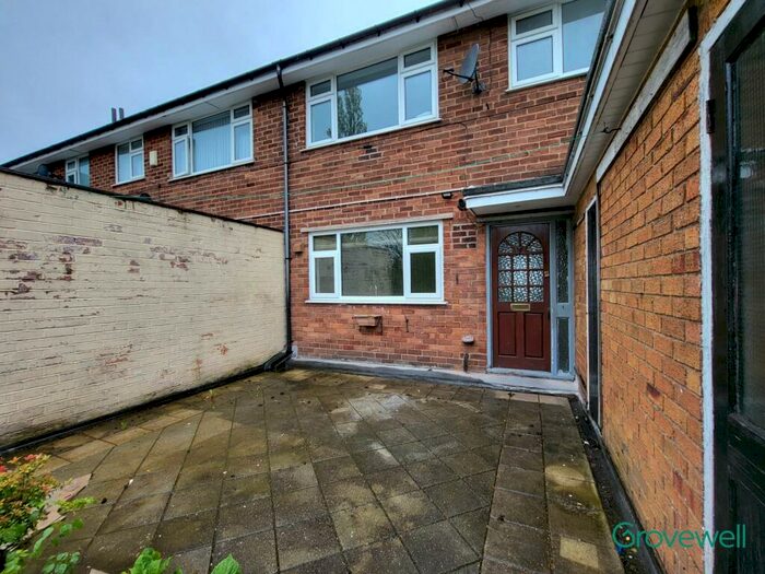 3 Bedroom Maisonette To Rent In Kirkway, Middleton, Manchester, M24