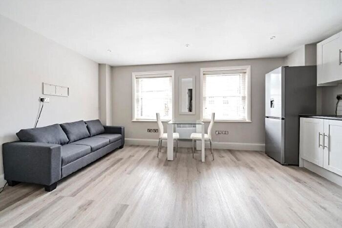 1 Bedroom Flat To Rent In High Street, Windsor, Windsor And Maidenhead, SL4