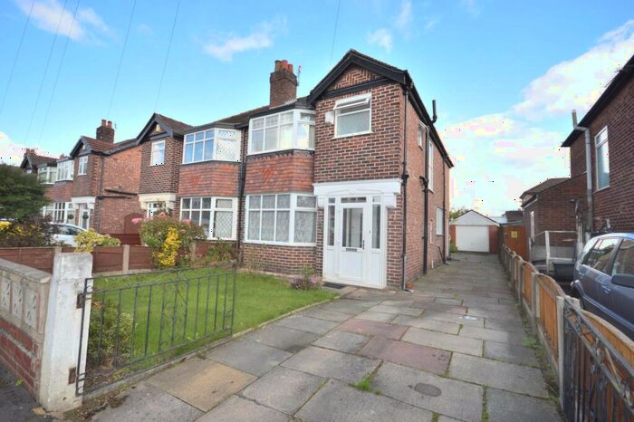 3 Bedroom Semi-Detached House To Rent In Oulton Avenue, Sale, M33