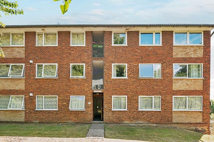 2 Bedroom Flat To Rent In Windsor Drive, High Wycombe, HP13
