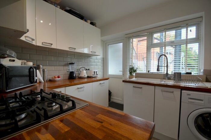 2 Bedroom Flat To Rent In River Court, Taplow, Maidenhead, SL6