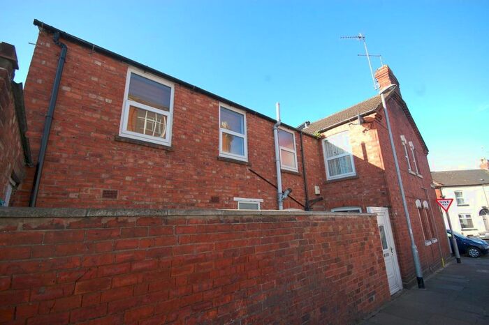 1 Bedroom Flat To Rent In Artizan Road, Abington, Northampton, NN1