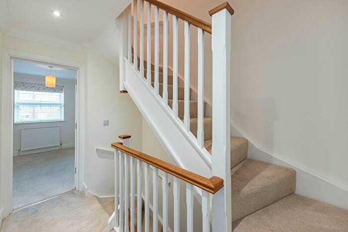 3 Bedroom End Of Terrace House For Sale In Jubilee Gardens, Tring, HP23