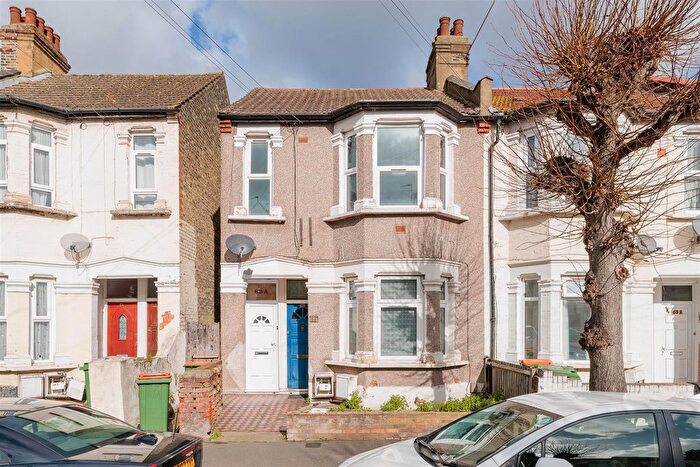 2 Bedroom Flat For Sale In Caulfield Road, East Ham, E6