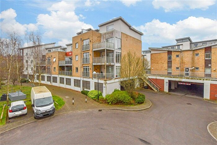 2 Bedroom Flat For Sale In Kingfisher Meadow, Maidstone, Kent, ME16