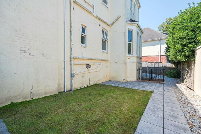 3 Bedroom Apartment To Rent In Arnewood Road, Bournemouth, BH6