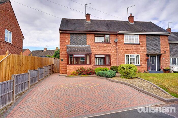 3 Bedroom Semi-Detached House For Sale In Winslow Avenue, Droitwich, Worcestershire, WR9