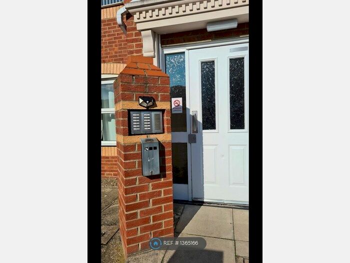 2 Bedroom Flat To Rent In Lowther Drive, Darlington, DL1