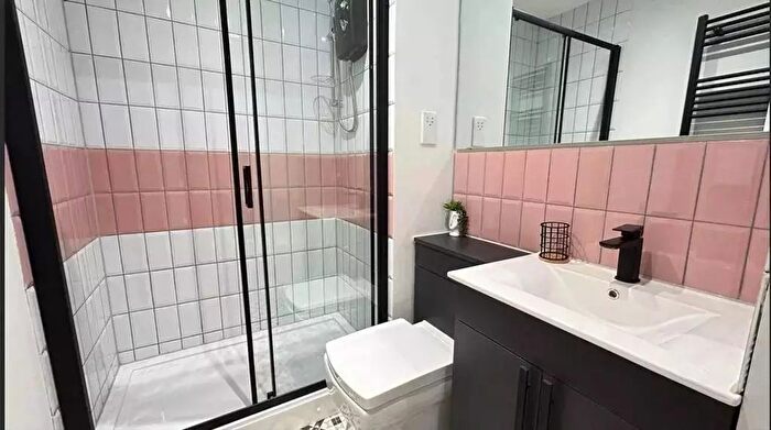 5 Bedroom Semi-Detached House To Rent In West Street, Bristol, BS2