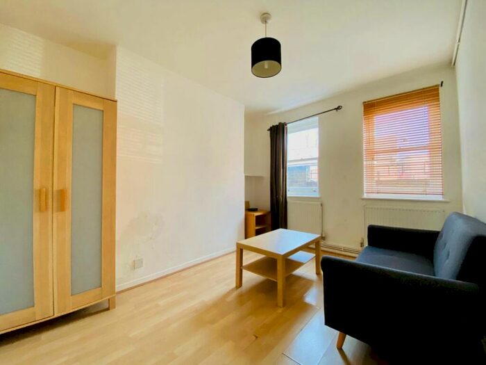 1 Bedroom Flat To Rent In Cross Street, Islington, N1