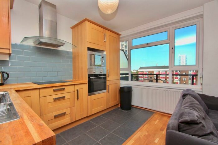 4 Bedroom Maisonette To Rent In Morris Blitz Court, Foulden Road, Stoke Newington, London, N16
