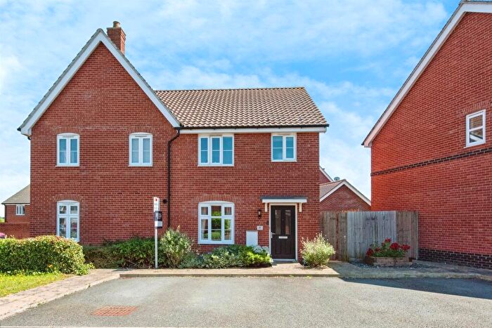 3 Bedroom Semi-Detached House For Sale In Newbolt Close, Stowmarket, IP14