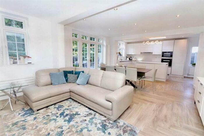 4 Bedroom Detached House For Sale In Hartfield Avenue, Elstree, WD6