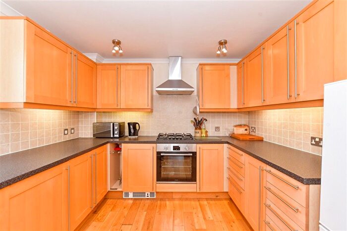 2 Bedroom Flat For Sale In Hendon Avenue, Rustington, West Sussex, BN16