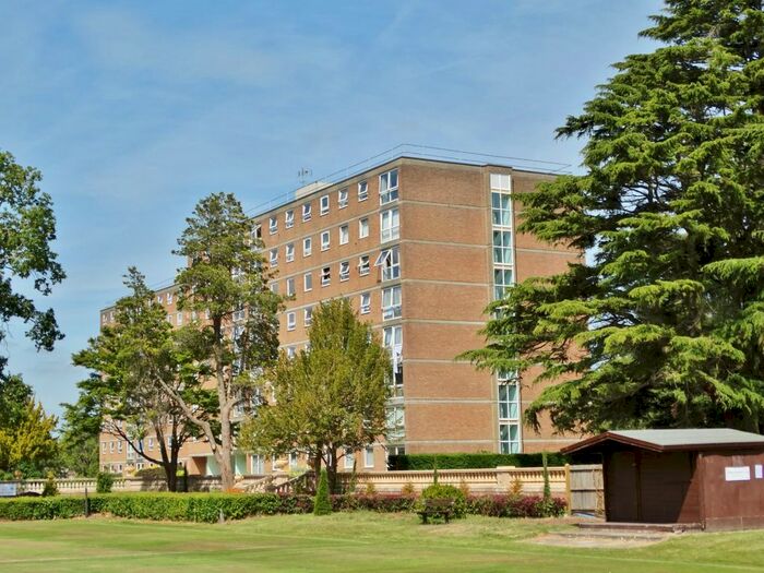 2 Bedroom Flat To Rent In Pound Hill, Crawley, RH10