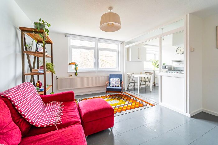 1 Bedroom Flat For Sale In Wheeler Gardens, Islington, London, N1