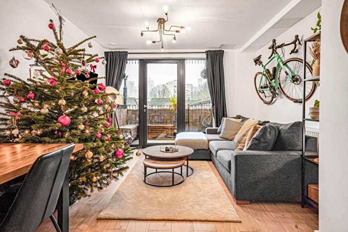 1 Bedroom Apartment For Sale In St. Pauls Way, London, E3