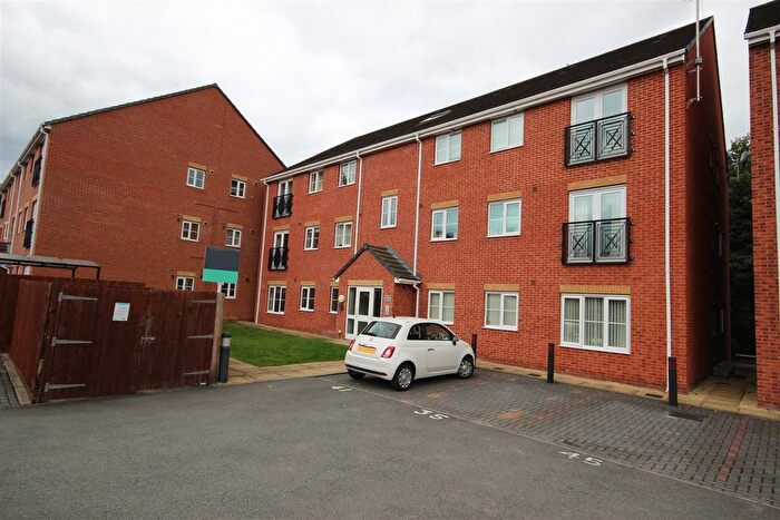 2 Bedroom Flat To Rent In Century Way, Halesowen, B63