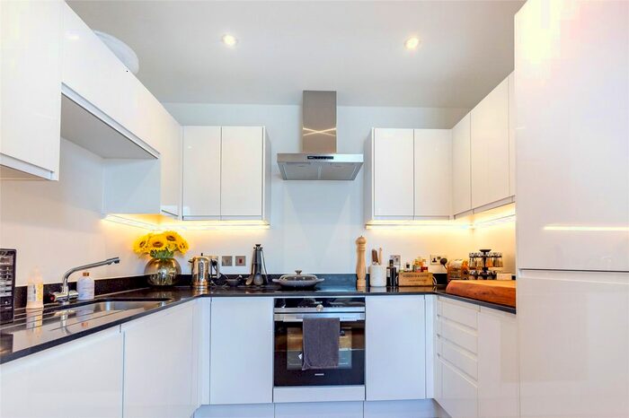 1 Bedroom Flat To Rent In St. Leonards Road, Windsor, Berkshire, SL4