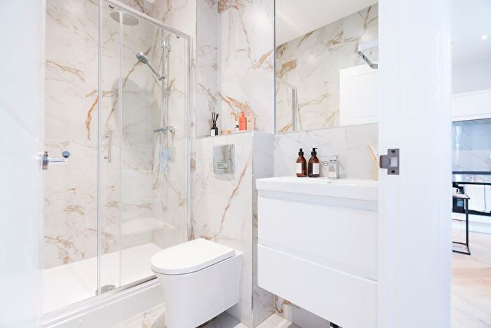 Studio To Rent In Apt, Churchill House Residence #, LS1