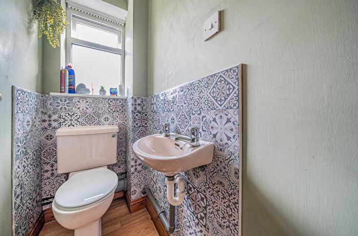 5 Bedroom End Terrace House For Sale In The Green, Cirencester, Gloucestershire, GL7