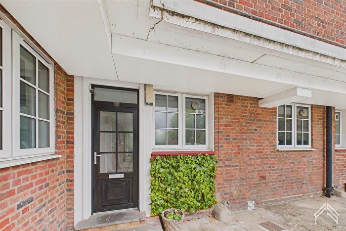 4 Bedroom Flat To Rent In Adelaide Road, Chalk Farm, NW3