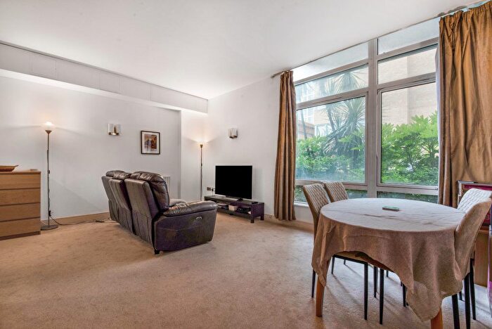2 Bedroom Flat To Rent In Cassilis Road, South Quay, E14