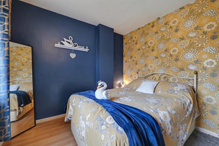 3 Bedroom Semi-Detached House For Sale In Bretts Hall Estate, Nuneaton, Nuneaton, CV10