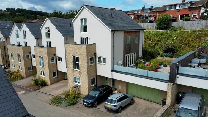 5 Bedroom Link Detached House For Sale In Vicarage Drive, Mitcheldean, GL17