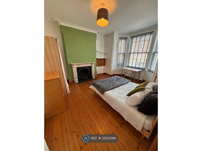 5 Bedroom Semi-Detached House To Rent In Colwick Road, Nottingham, NG2