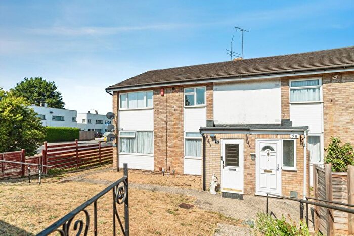 2 Bedroom Maisonette For Sale In Links Drive, Tilehurst, Reading, RG30