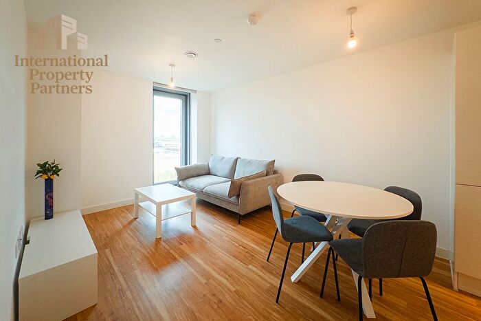 2 Bedroom Flat To Rent In Ichigan Point Tower D, Michigan Avenue, Salford, M50