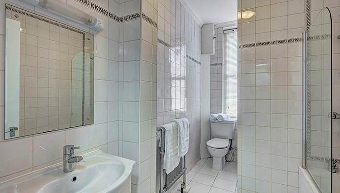 2 Bedroom Flat To Rent In Hill Street, London, W1J