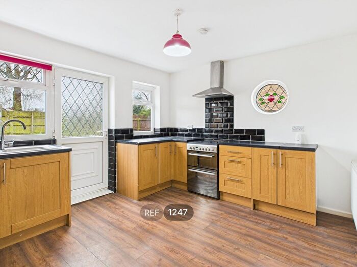 3 Bedroom Semi-Detached House To Rent In Julian Close, Hull, HU5