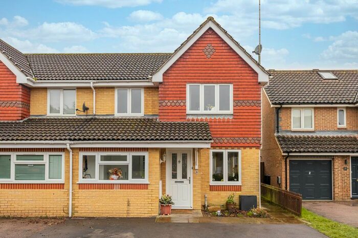 3 Bedroom Semi-Detached House To Rent In Fenchurch Road, Maidenbower, RH10