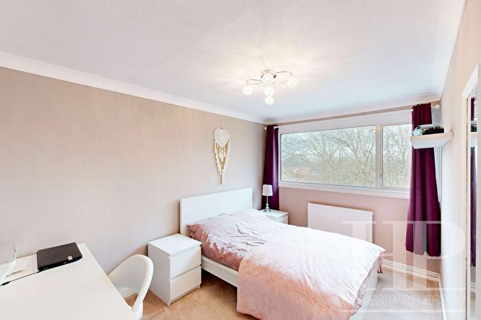3 Bedroom Terraced House For Sale In Selsey Road, Crawley, RH11