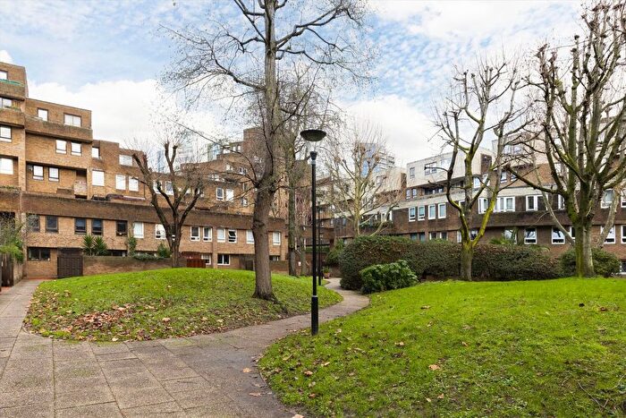 2 Bedroom Flat To Rent In Cloysters Green, London, E1W
