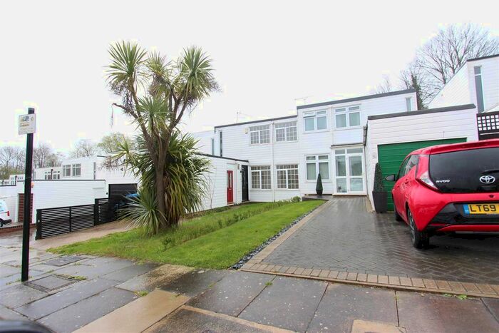 2 Bedroom Terraced House To Rent In Gatward Close, Winchmore Hill, N21