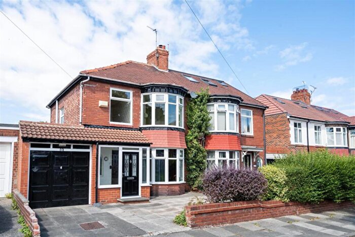 3 Bedroom Semi-Detached House For Sale In Chollerford Avenue, Whitley Bay, NE25