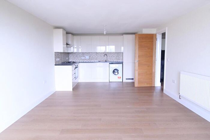 1 Bedroom Flat To Rent In High Road, IG1