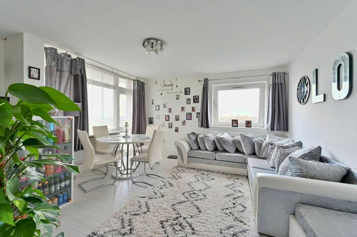 1 Bedroom Flat To Rent In Wanborough Drive, Roehampton, London, SW15