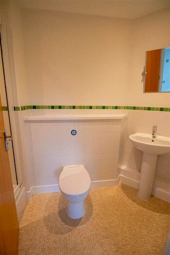 2 Bedroom Flat To Rent In Large Flat With Garage | Highbank, H. Heath, RH16