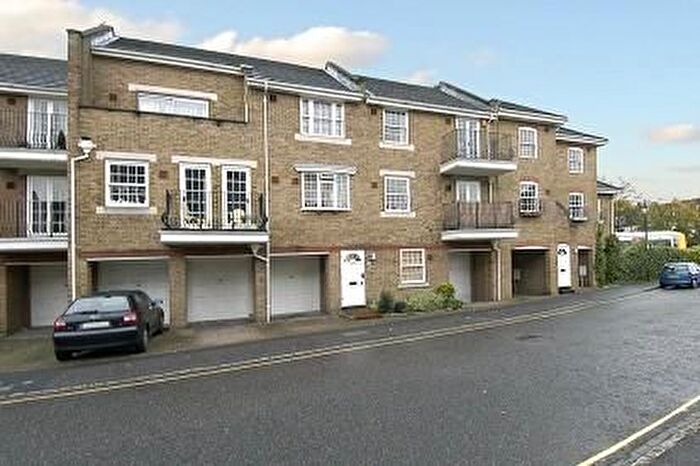 1 Bedroom Flat To Rent In Cedar Terrace, Richmond, TW9