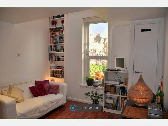 Studio To Rent In Victoria Road, London, NW6