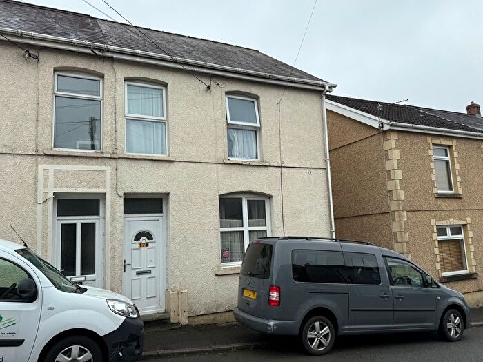 2 Bedroom Flat To Rent In Wernddu Road, Ammanford, SA18