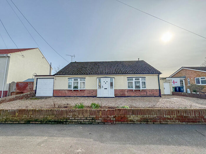 3 Bedroom Detached Bungalow For Sale In Hillcrest Road, Hockley, SS5