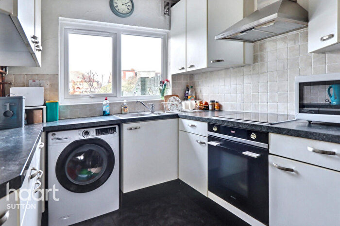 3 Bedroom Terraced House For Sale In Hillcross Avenue, Morden, SM4