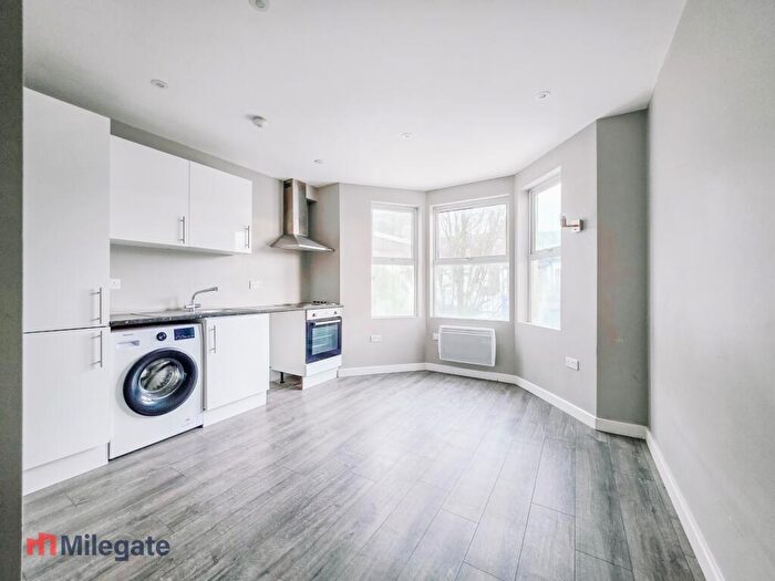 Studio To Rent In Hamlet Court Road, Westcliff-On-Sea, SS0