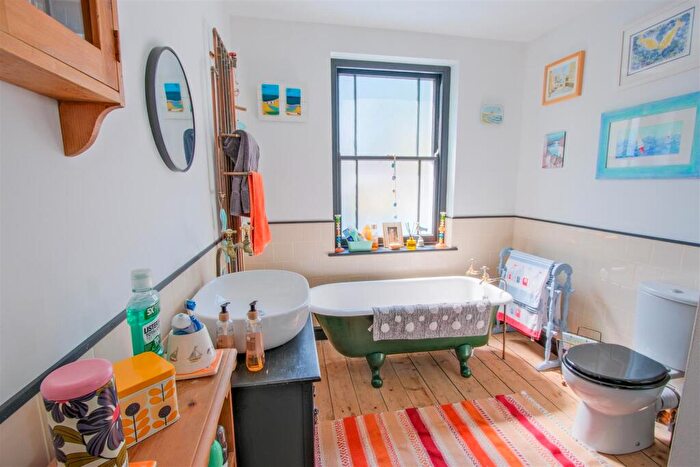 2 Bedroom Terraced House For Sale In Bideford, EX39