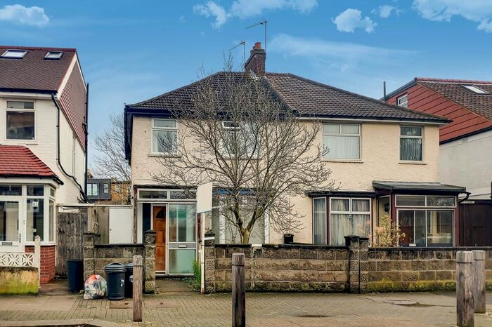 3 Bedroom Semi-Detached House To Rent In Broadwater Road, Tooting SW17